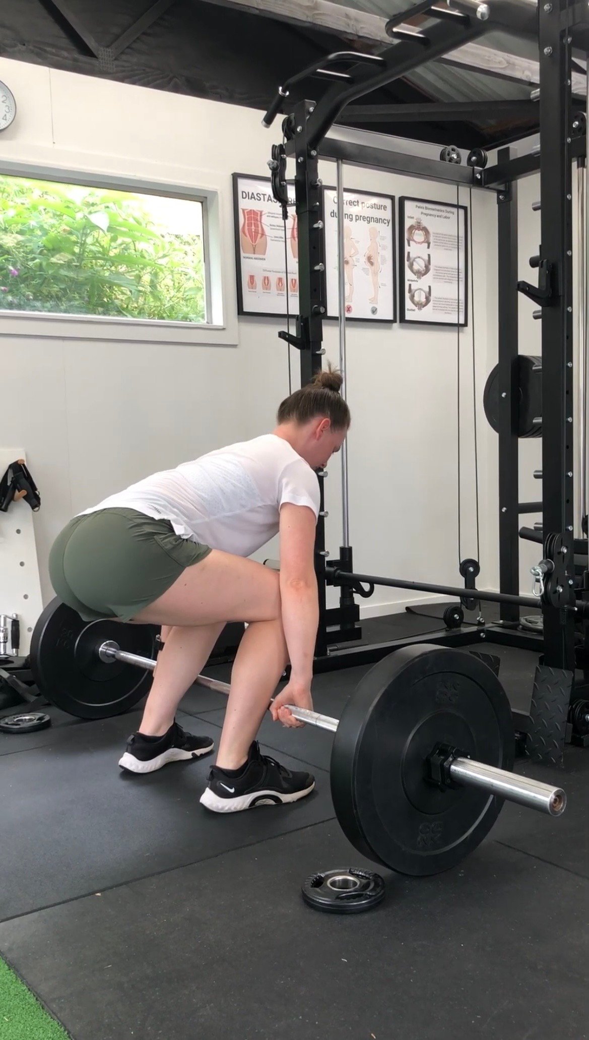 Just for mums client - postpartum doing deadlifts